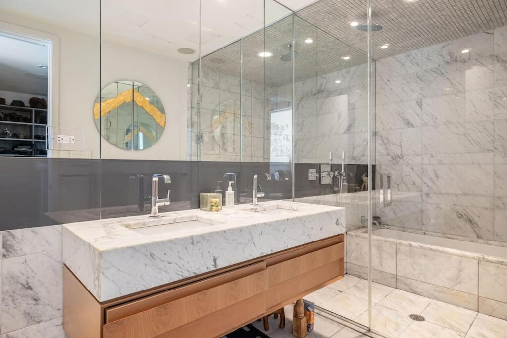 Brand New Five Bedroom Penthouse Nova York