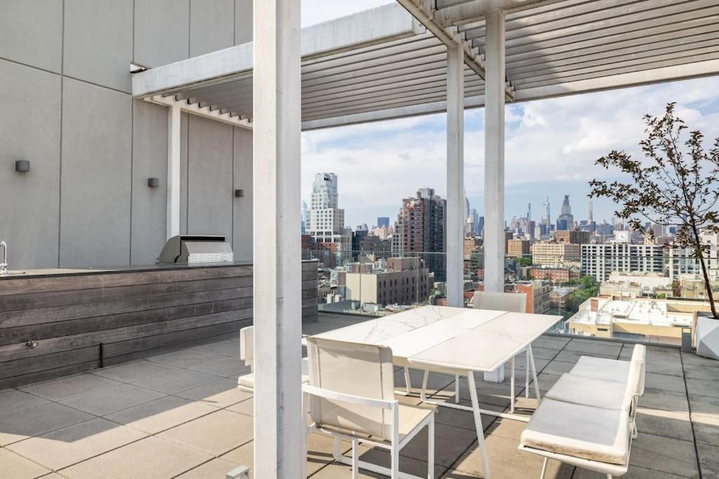 Brand New Five Bedroom Penthouse Apartamento *